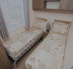 Room - Cabin - Sleeps 6 - Parking and Pool (Paignton)