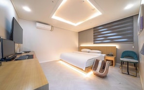 WiFi (free), bed sheets - Suwon Hash Hotel (Suwon)