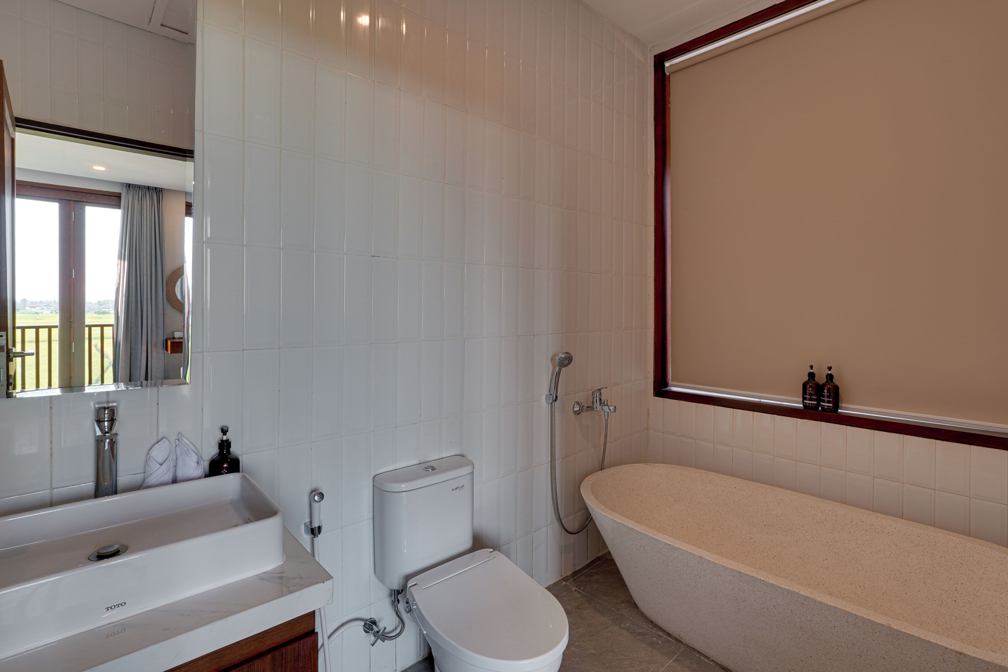 Villa, 2 Bedrooms, Balcony, Pool View | Bilik Mandi | Kelengkapan dandanan diri percuma, pengering rambut, tuala disediakan 
