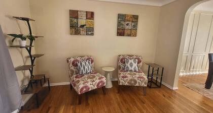 3-bedroom house in peaceful Parma with cool AC breeze