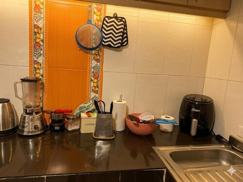 Modern 3-Bedroom House with Air Conditioning and Parking