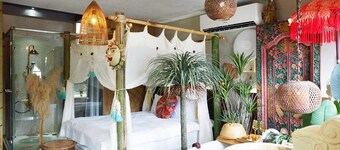 FAS Glass House II - Color Space BnB