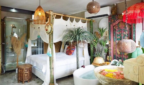 FAS Glass House II - Color Space BnB