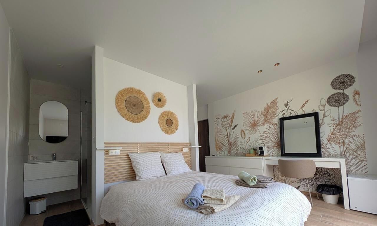 Travel crib, internet, bed sheets