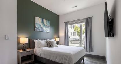Landing Amazing 2bd, Courtyard, Clubhouse