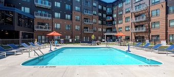 Landing Amazing 2bd, Courtyard, Clubhouse