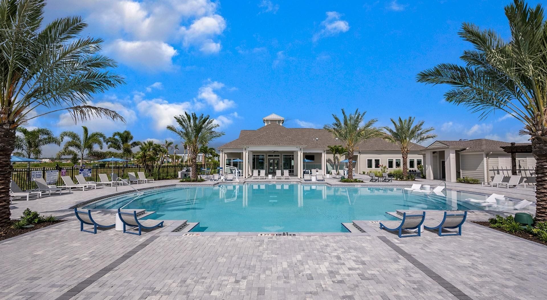 Landing Beautiful 2bd, Gym - Foxleigh, FL