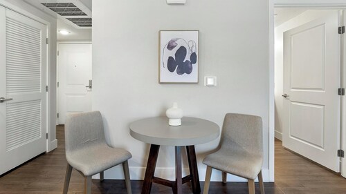 Landing Beautiful 2bd, Gym