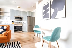 Dining - Boulevard Stays Stylish 1BR Stay Includes Pool, Gym & Free Parking (Dallas)