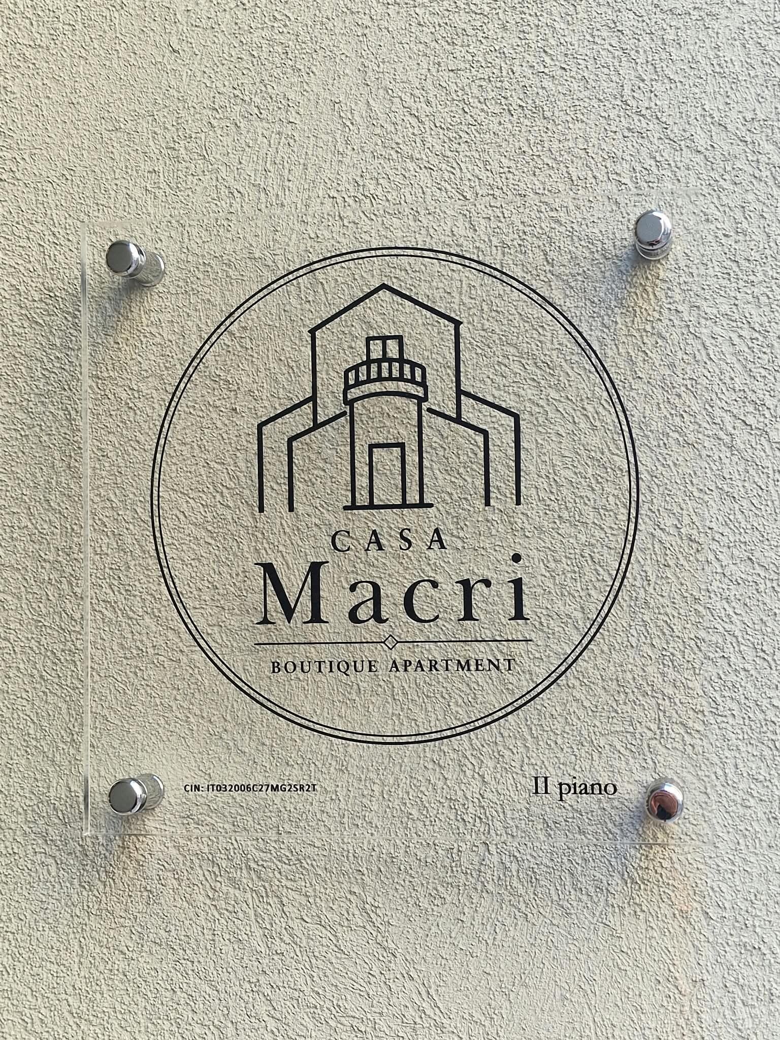 Un logo représentant une maison et le texte « Casa Macri, appartement de luxe ».