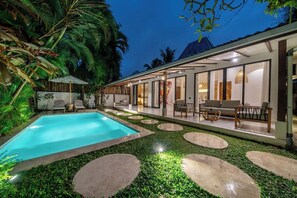 A modern house with a swimming pool, outdoor seating, and tropical plants. - Blue Wave | 3BR Escape in Prime Ubud w Pool+Garden (Ubud)