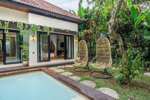 A modern house with a swimming pool, outdoor seating, and lush greenery. - Stylish 2BR w Garden Bath & Pool, Top Ubud's Spot (Kabupaten Gianyar)