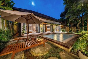 A modern house with a swimming pool, outdoor seating, and lush greenery. - Stylish 2BR w Garden Bath & Pool, Top Ubud's Spot (Kabupaten Gianyar)