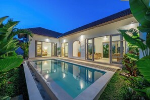 A modern house with a swimming pool, large glass doors, and a well-maintained garden. - Unique 2BR • Beach Nearby • Large Pool • Canggu (Badung Regency)