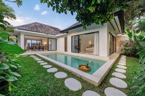 A modern house with a swimming pool, a patio with outdoor furniture, and a garden with stepping stones. - Cozy 2BR in Ubud w Rice Field&Temple Views+Pool (Kecamatan Ubud)