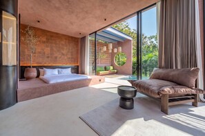 A modern bedroom with a large bed, a seating area with a view of the outdoors, and a small pool. - NEW -20%OFF Cozy 1BR in Ungasan w Pool + Patio (Kabupaten Badung)
