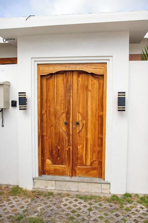 A wooden double door with a modern white wall and a small step leading up to it. - Private Villa in Seminyak | Big Pool | ALL NEW (Kota Denpasar)