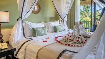 Travel crib, WiFi, bed sheets