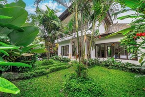 A two-story building with a garden in front. - New 2BR Villa in Modern Ubud Complex w Spa+2 Pools (Ubud)
