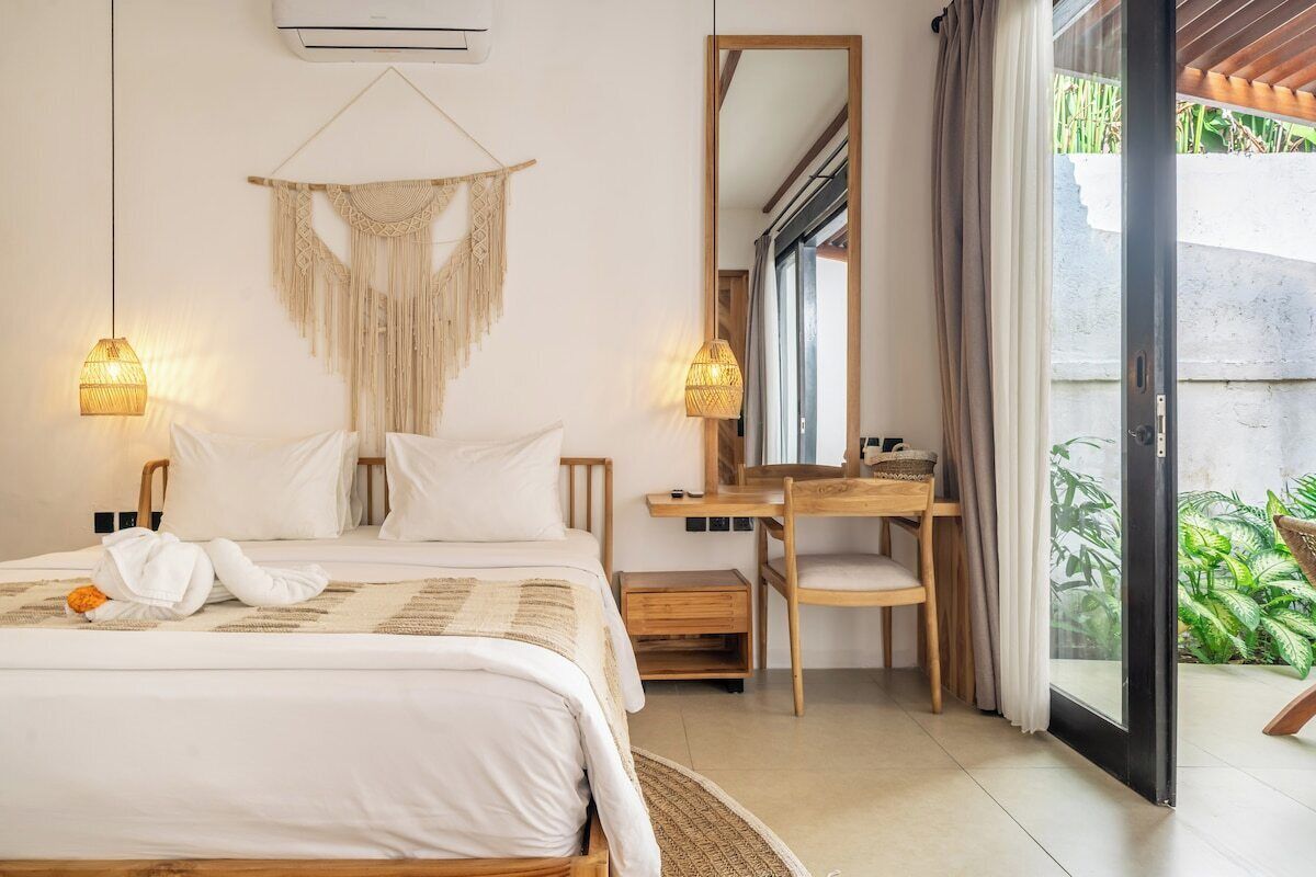 Strykjärn/strykbräda, resesäng, wi-fi och sängkläder