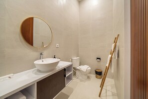 Bathroom - Chic 2BR Villa in 300m to the Ocean w Pool+Rooftop (Kota Denpasar)