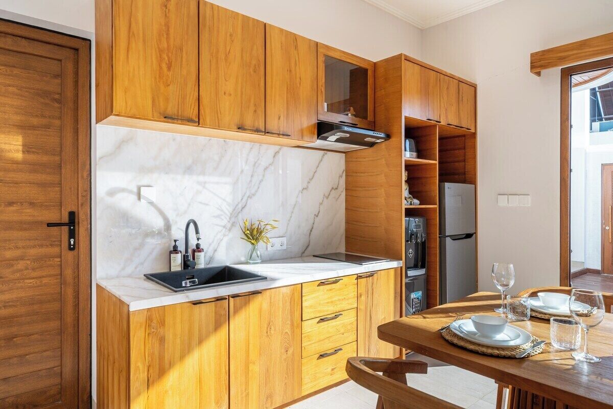 Fridge, microwave, stovetop, electric kettle