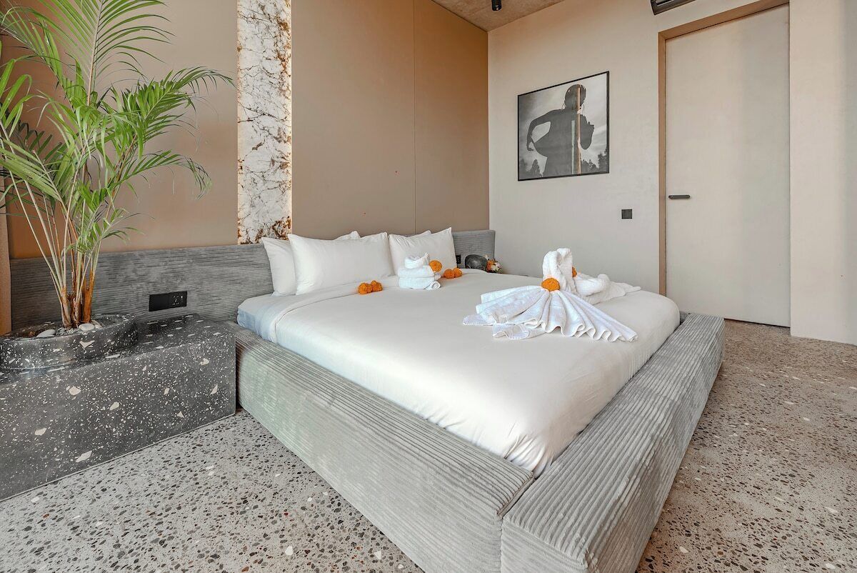 Iron/ironing board, travel cot, WiFi, bed sheets