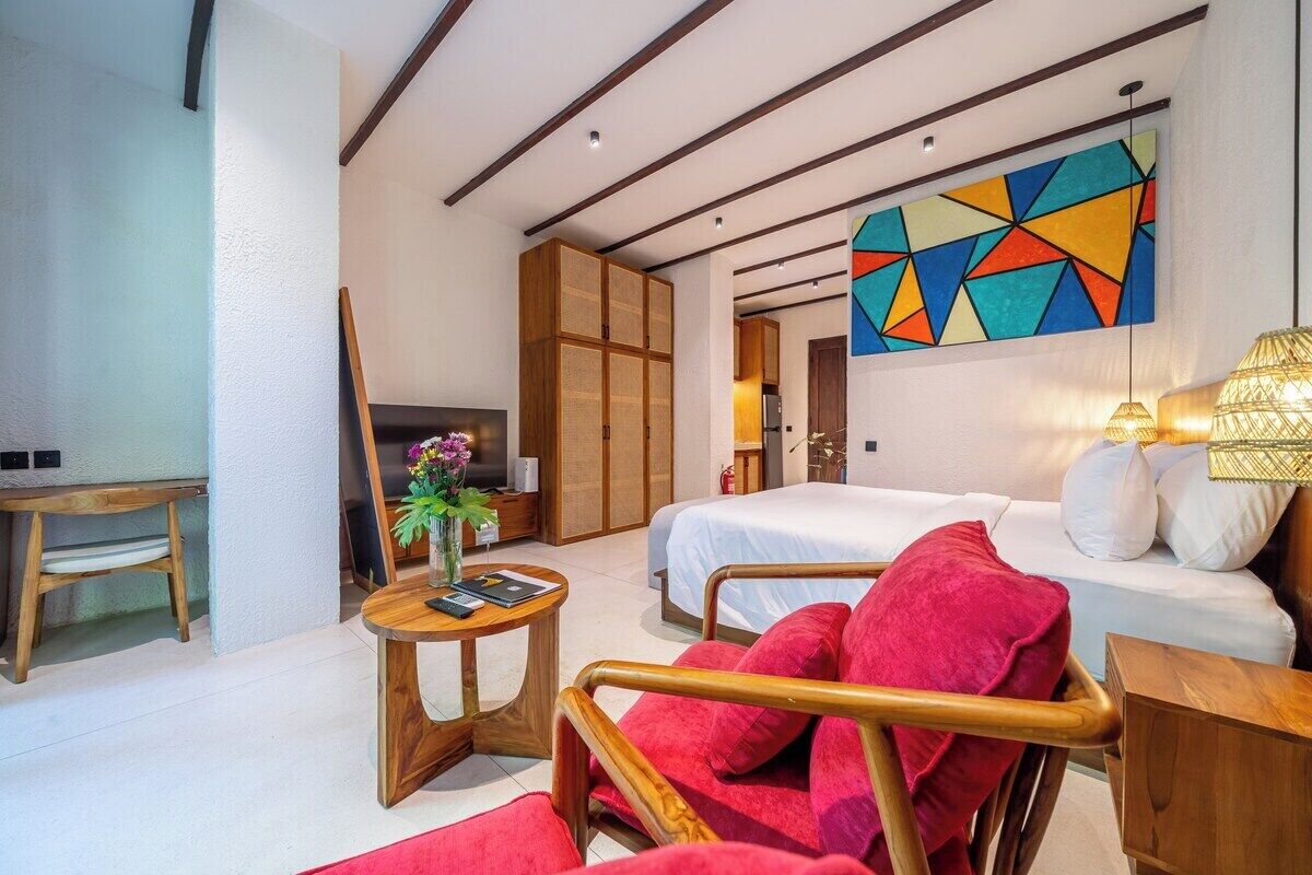 Iron/ironing board, travel crib, WiFi, bed sheets