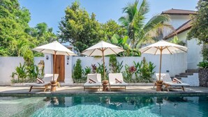Pool - Tropical 1BR Stay in Ubud w Pool, Patio & Kitchen (Gianyar Regency)