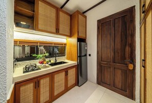 Private kitchen - Tropical 1BR Stay in Ubud w Pool, Patio & Kitchen (Gianyar Regency)