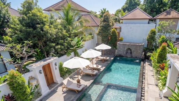 Pool - Tropical 1BR Stay in Ubud w Pool, Patio & Kitchen (Gianyar Regency)