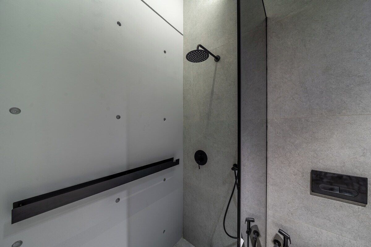 Shower, hair dryer, shampoo