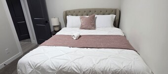 Modern 2 BR suite | 1 bed option suite| fits 5