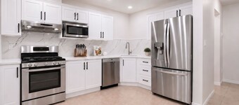 Luxe Chicopee Townhome: Ravine Forrest, Sleeps 8