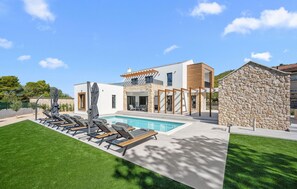 Pool - Gorgeous home in Dubrava Kod Sibenika with sauna (Dubrava Kod Sibenika)