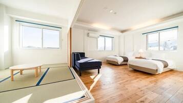 Deluxe Quadruple Room, City View | WiFi (free)