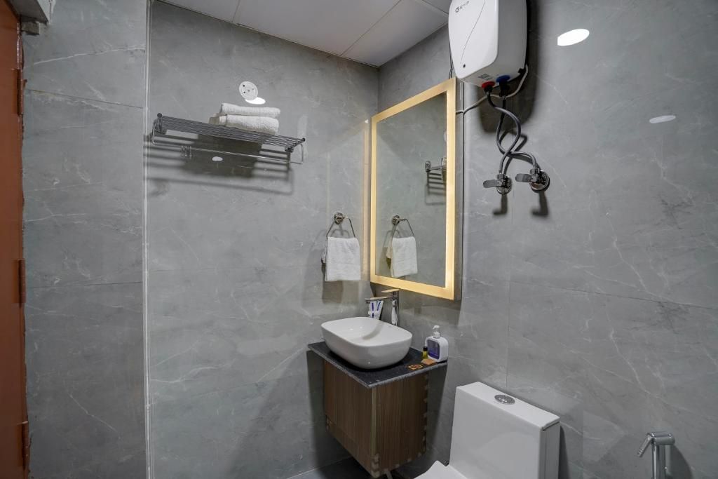 Shower, free toiletries, towels, soap