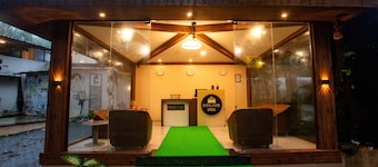 Royal Hotel & Resort
