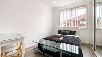 3 bedrooms, iron/ironing board, WiFi, bed sheets