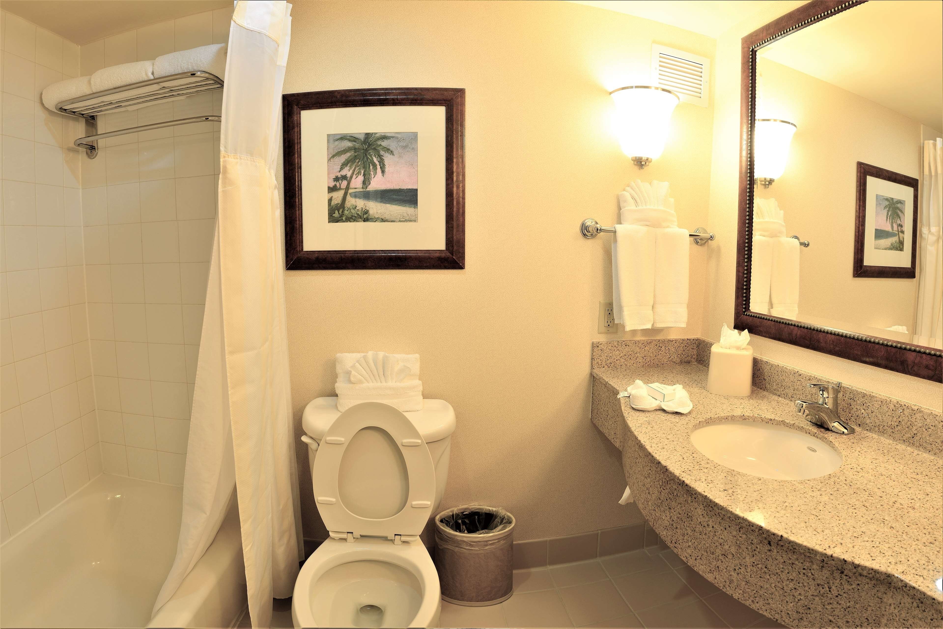 Explore Houston | King Room | Pool + Breakfast & Parking | Citycentre - 5.8 Mi - Missouri City, TX