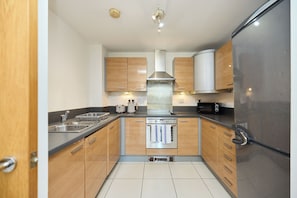 Unclassified image, 5 of 17, button - The Flat That Looked East (London)