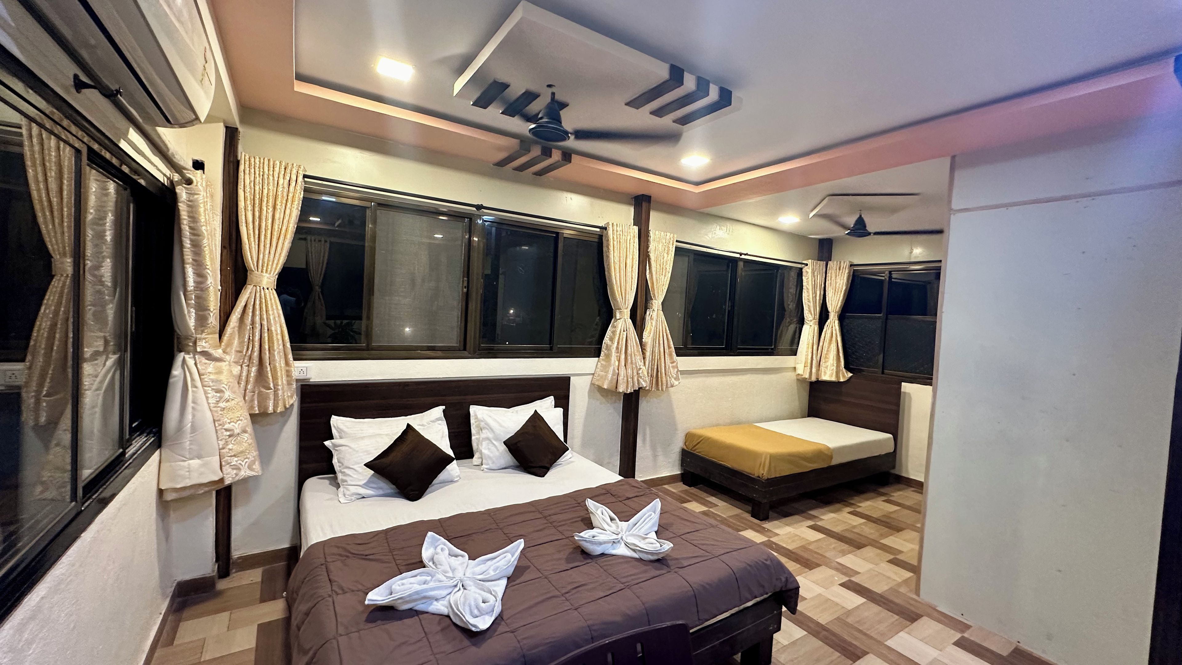 Deluxe Triple Room | Free WiFi, individually furnished, bed sheets