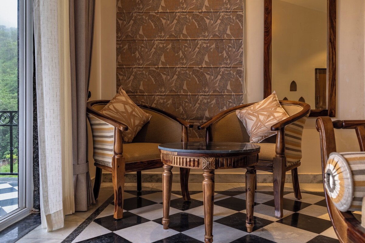 Phuhar Open-to-Sky Mist Suite - Aravalli View | In-room dining