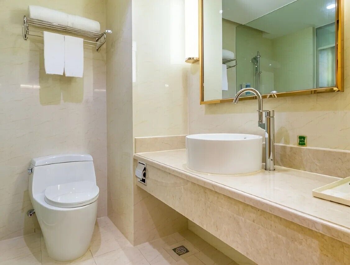 Classic Double Room | Bathroom | Free toiletries, towels, soap, shampoo