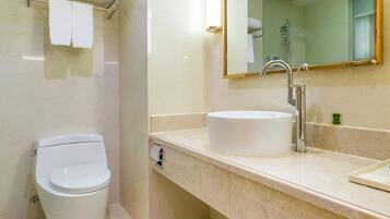 Classic Double Room | Bathroom | Free toiletries, towels, soap, shampoo