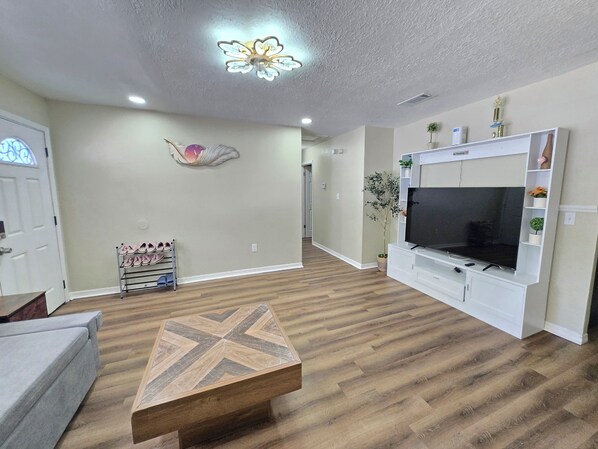 Living area - 4BD 2BT 2 Parkings House Orlando Pine Hills Viet Town Disney Lego Airport (Orlando)