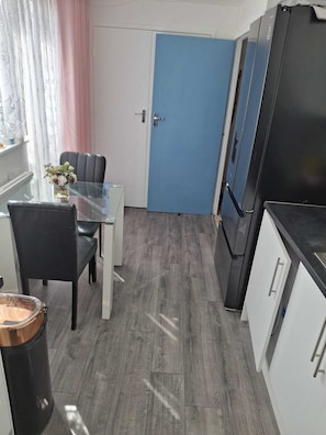 ห้องพักรวม, 1 ห้องนอน | ร้านอาหาร