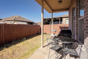 A covered patio area with a grill and outdoor furniture. - Grill & Yard! Family Escape, 8 Mi to Dtwn Odessa (Odessa)
