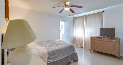 4 Mi to Hudson Beach! Spacious Group Retreat