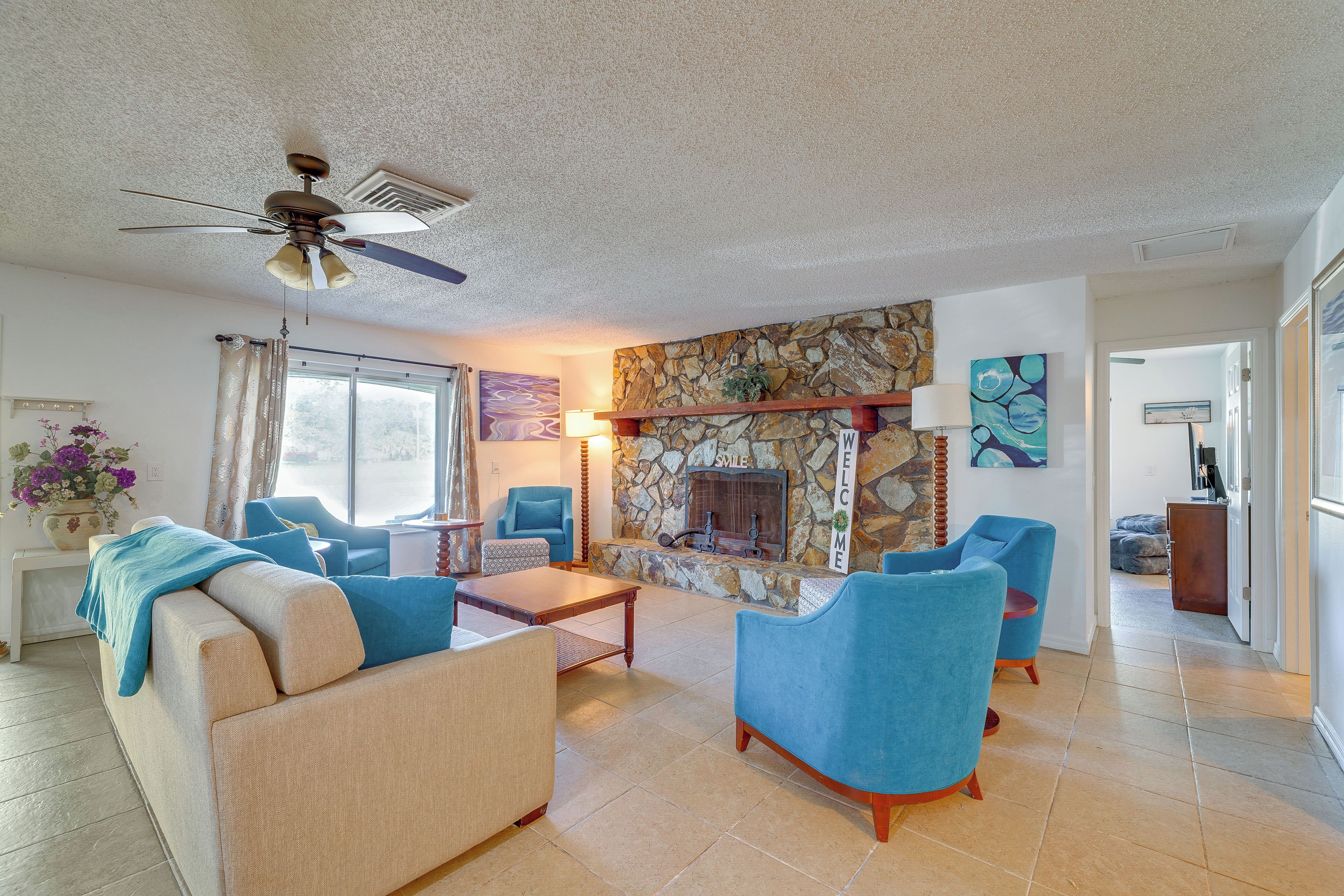 4 Mi To Hudson Beach! Spacious Group Retreat - Hudson, FL